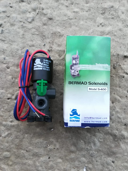 Соленоид S-400-3W-24VAC-D-NC-BB Red/Blue, 200mA, 3,5Watt с базой (пр-во "BERMAD", Израиль)
